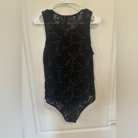 NWT Torrid Black Flocked Mesh Bodysuit size 1/1X (14-16) but runs small - Picture 3 of 9